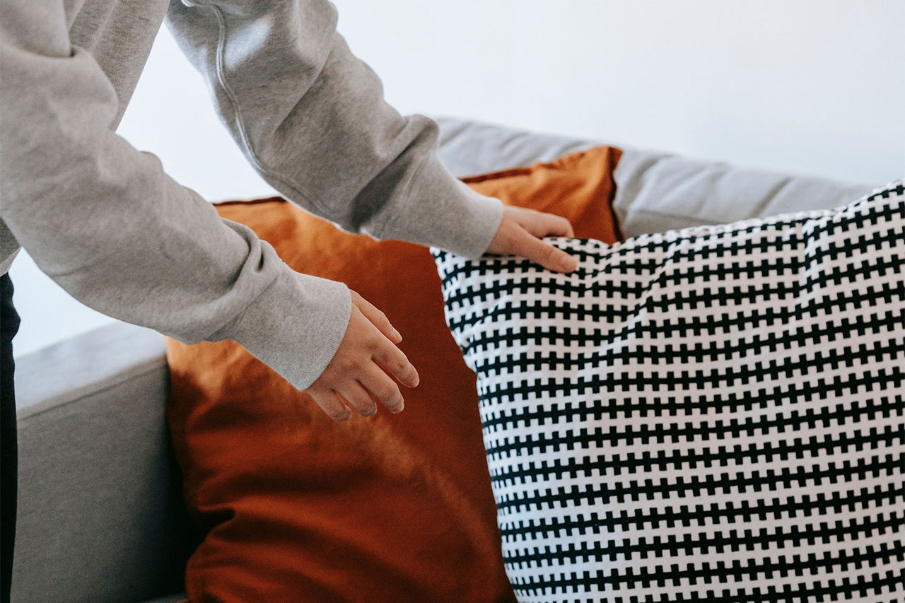 How to Style a Futon With Throw Pillows